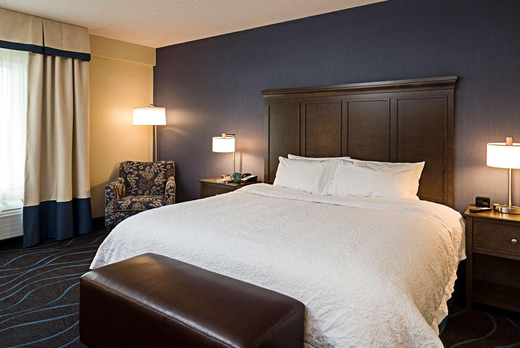Hampton Inn By Hilton Ottawa Airport Exterior photo
